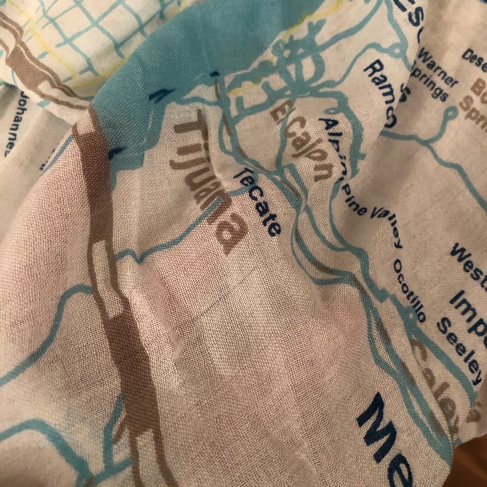 💥SOLD💥RARE Kate Spade Off The Map Scarf  EUC - Picture 2 of 7
